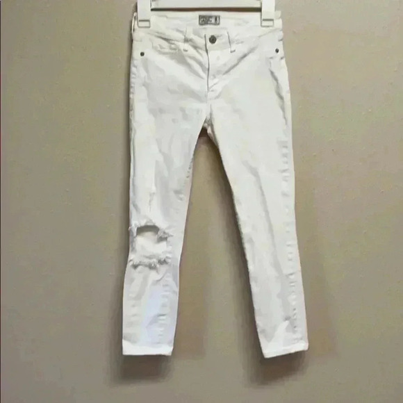 ABERCROMBIE & FITCH Women’s Distressed White Jeans - Picture 1 of 4